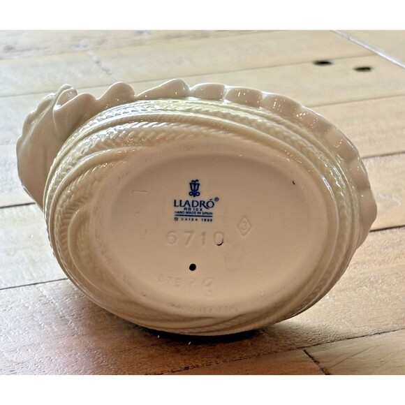 Lladro Figurine Comforting Dreams #6710 Used NOT PERFECT MISSING BIRD - Picture 10 of 14